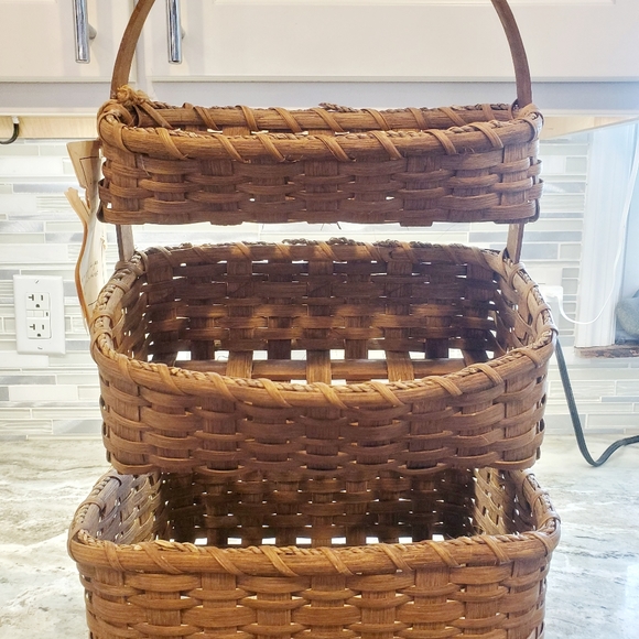 Handmade Iowa  Marion Zierath  Giraffe handwoven Basket - Picture 6 of 6